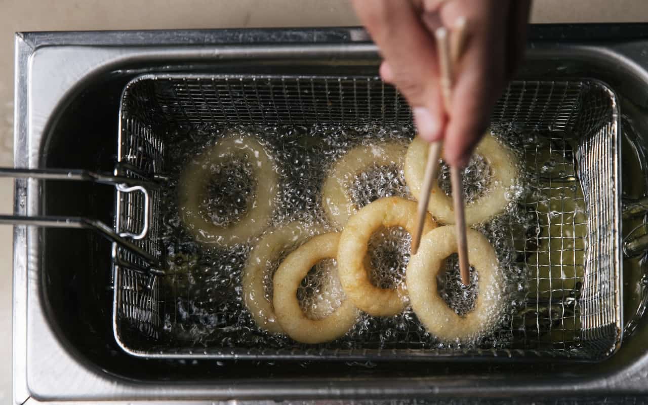 Onion rings in deep fryer - can you deep fry on Blackstone?