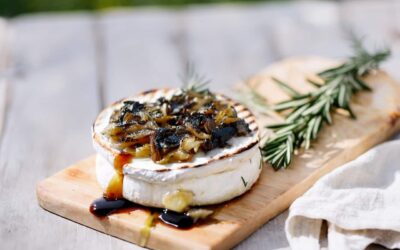 Grilled camembert with caramelized onions